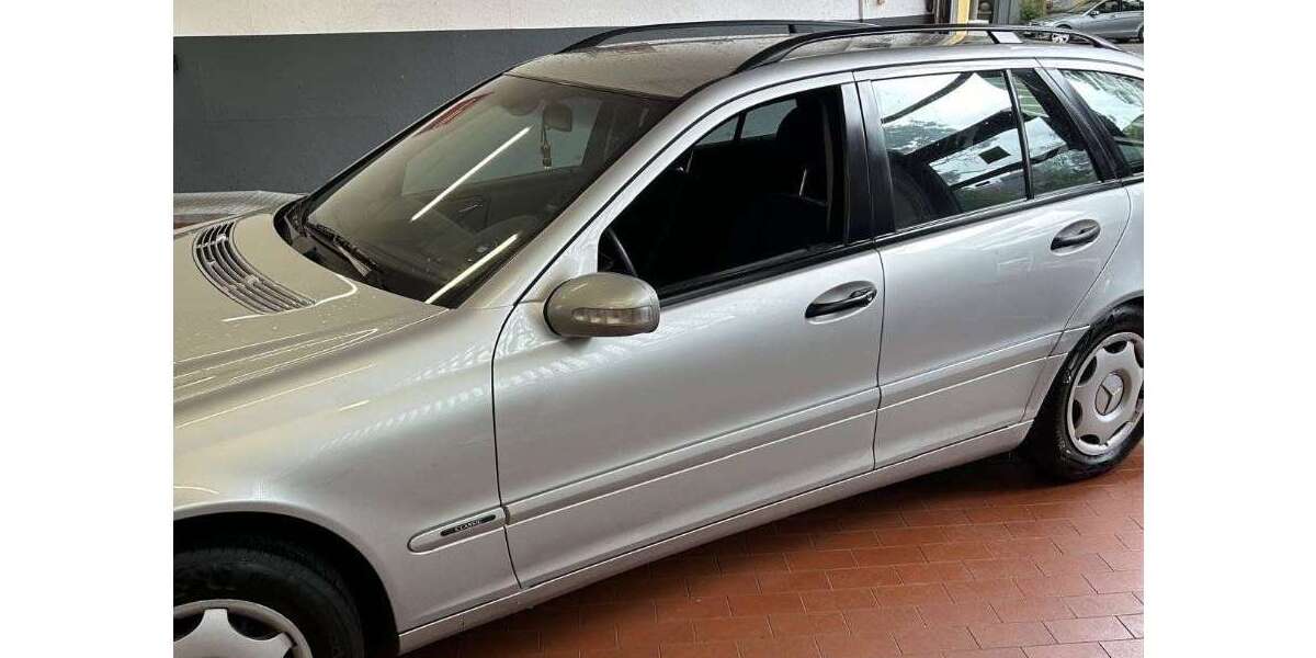 Mercedes-Benz 220 182.049 km 2.999 &euro; Stuttgart 70376