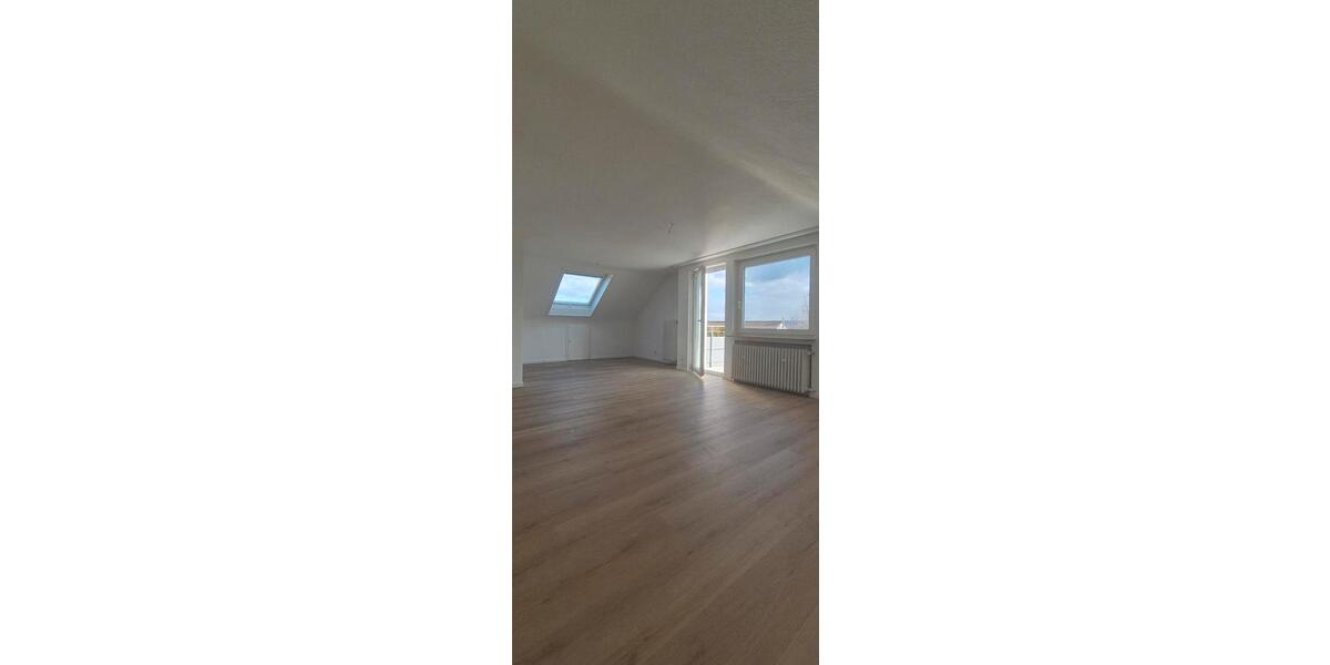 Dachgeschoßwohnung Ditzingen - 3 Zimmer, 65 m&sup2;, 950&euro; | Angebot:25979002