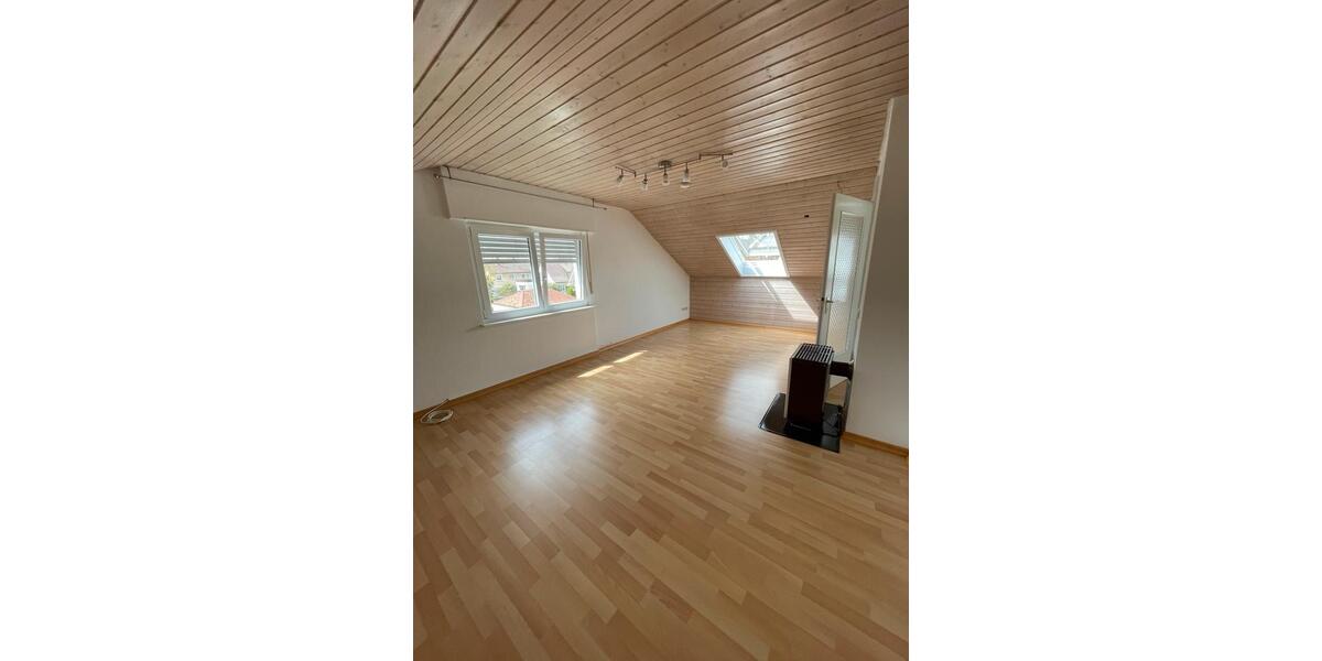 Dachgeschoßwohnung Hemmingen - 3 Zimmer, 60 m&sup2;, 900&euro; | Angebot:25851445