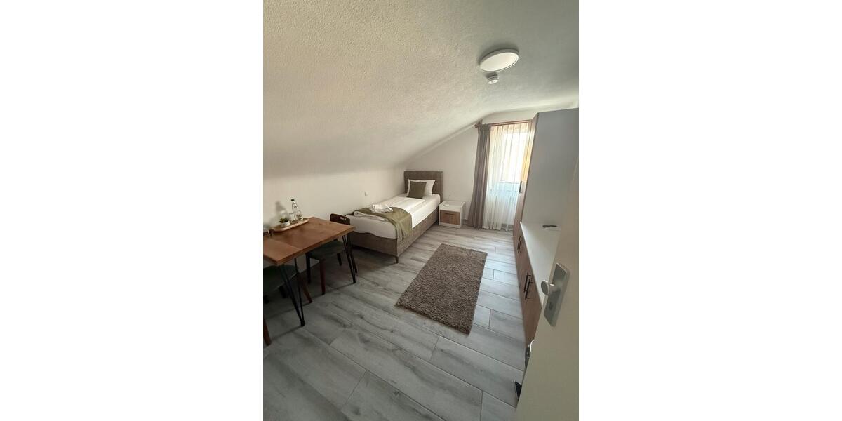 Dachgeschoßwohnung Waiblingen - 1 Zimmer, 15 m&sup2;, 700&euro; | Angebot:27541516