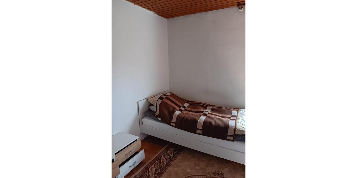 Etagenwohnung Neckarwestheim - 1 Zimmer, 20 m&sup2;, 300&euro; | Angebot:25645081