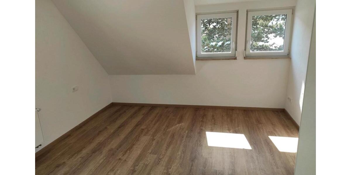 Dachgeschoßwohnung Mönsheim - 2.5 Zimmer, 55 m&sup2;, 850&euro; | Angebot:25656002