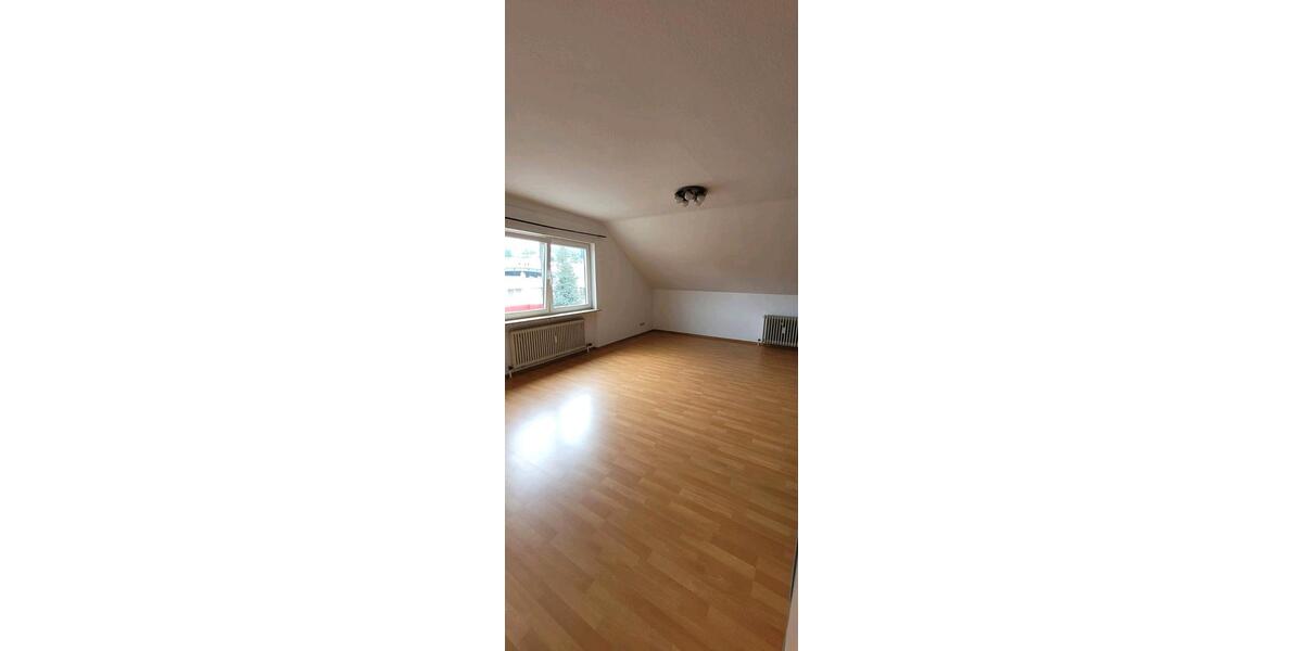 Dachgeschoßwohnung Leonberg - 3 Zimmer, 70 m&sup2;, 800&euro; | Angebot:25892366