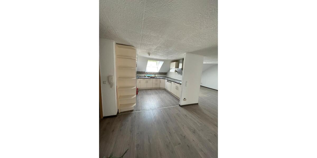 Dachgeschoßwohnung Esslingen am Neckar - 3 Zimmer, 70 m&sup2;, 1.300&euro; | Angebot:27535368