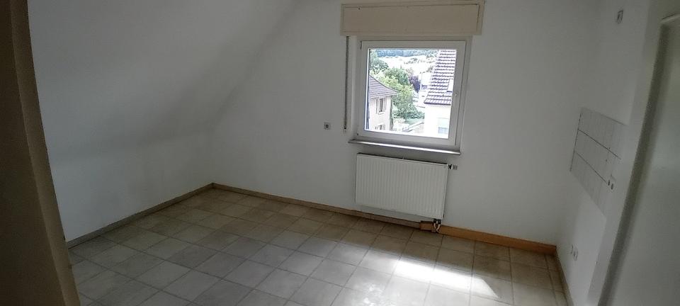 Dachgeschoßwohnung Mühlacker - 2.5 Zimmer, 100 m&sup2;, 800&euro; | Angebot:27572628