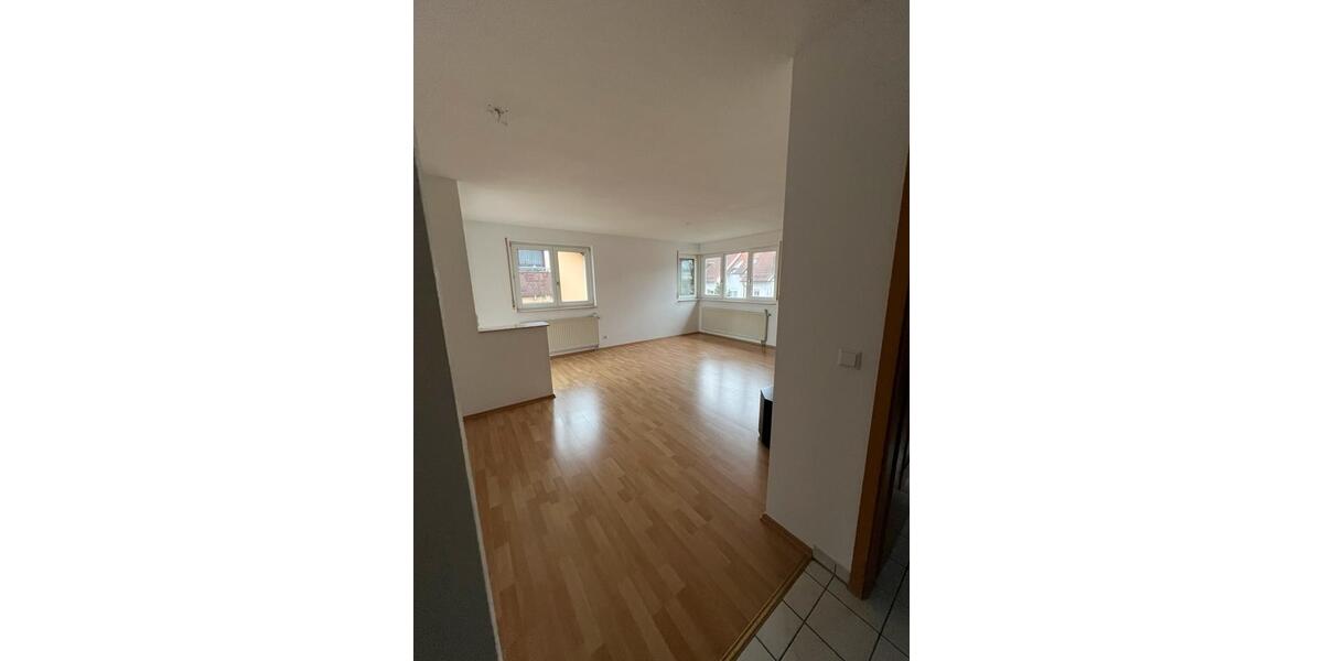 Hochparterre Brackenheim - 3.5 Zimmer, 75 m&sup2;, 900&euro; | Angebot:26374892