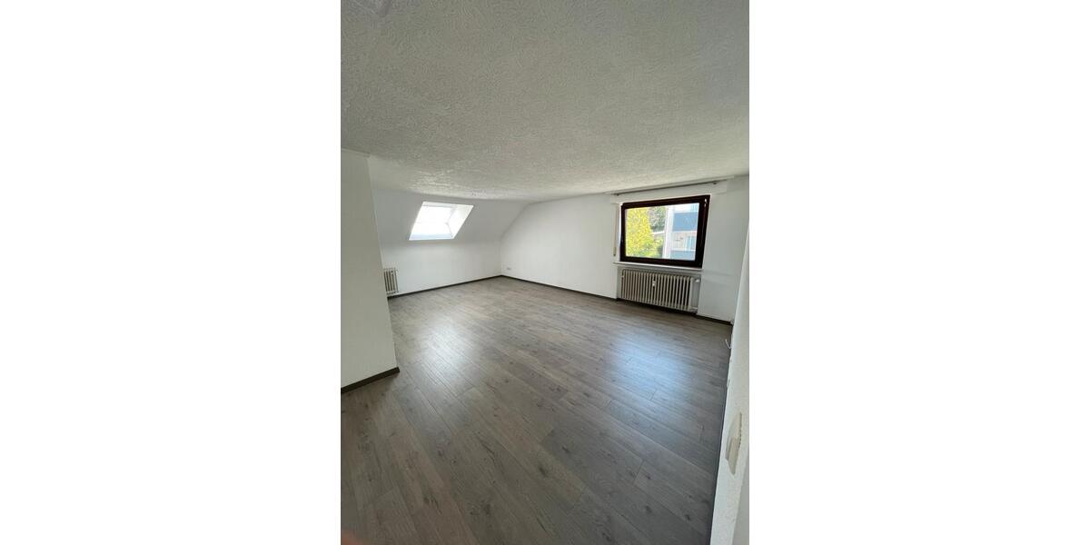 Dachgeschoßwohnung Esslingen am Neckar - 3 Zimmer, 70 m&sup2;, 1.300&euro; | Angebot:27535368