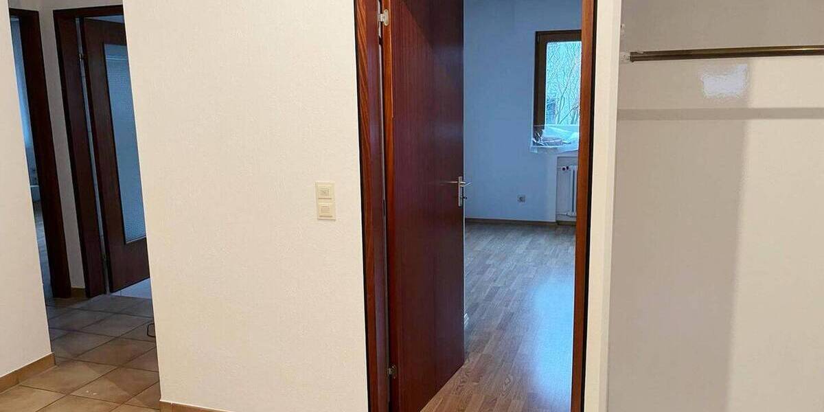 Etagenwohnung Stuttgart Bad Cannstatt - 4 Zimmer, 107 m&sup2;, 1.500&euro; | Angebot:26930193