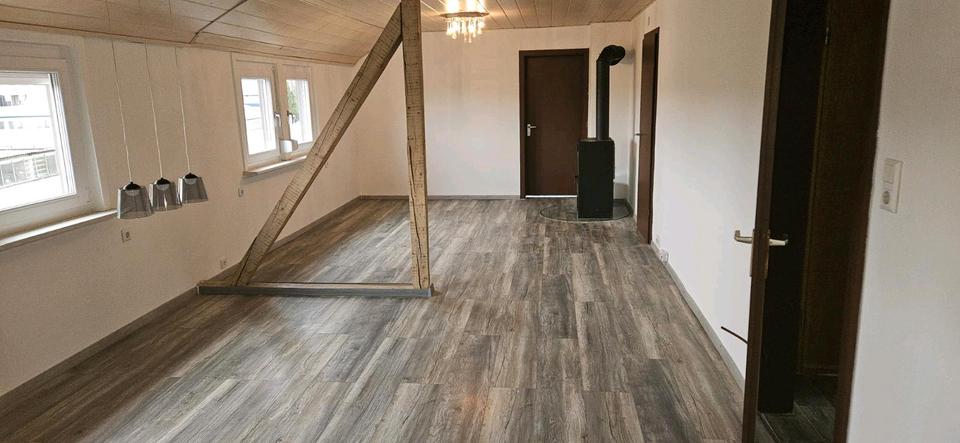 Dachgeschoßwohnung Backnang - 5 Zimmer, 94 m&sup2;, 1.300&euro; | Angebot:25948413