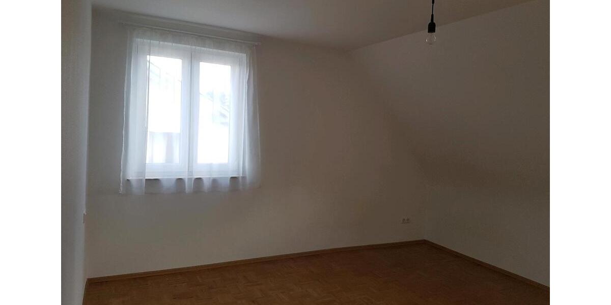 Dachgeschoßwohnung Stuttgart Vaihingen - 3 Zimmer, 64 m&sup2;, 1.100&euro; | Angebot:27570032