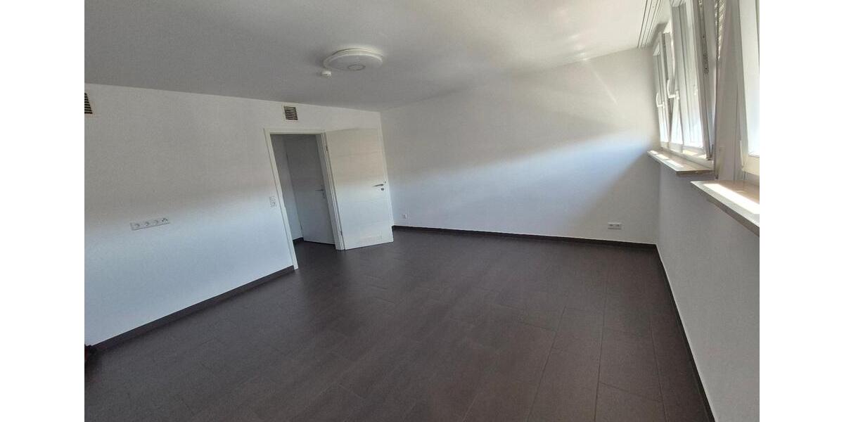 Dachgeschoßwohnung Sersheim - 3 Zimmer, 81 m&sup2;, 1.020&euro; | Angebot:25982331