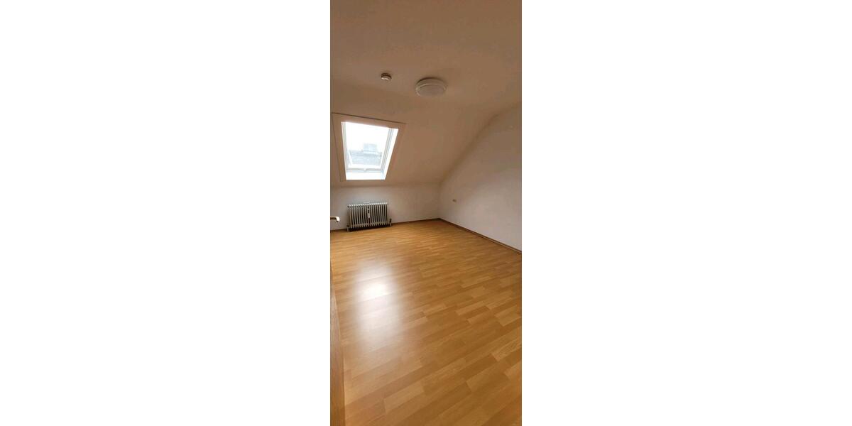 Dachgeschoßwohnung Leonberg - 3 Zimmer, 70 m&sup2;, 800&euro; | Angebot:25892366