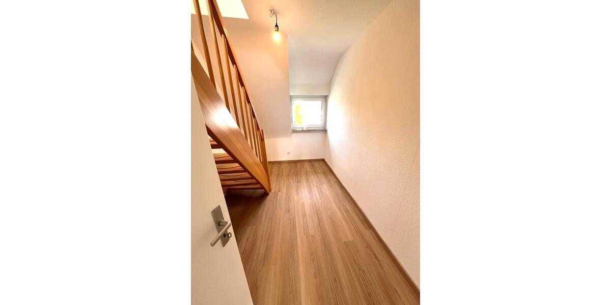 Dachgeschoßwohnung Stuttgart Stuttgart-Süd - 3.5 Zimmer, 64 m&sup2;, 1.060&euro; | Angebot:26331936