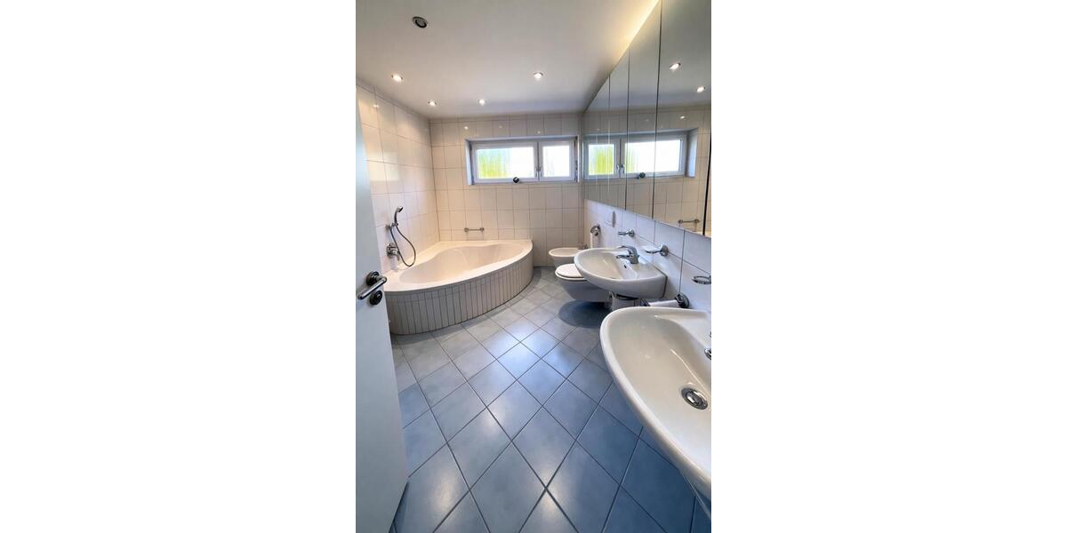 Bungalow Bietigheim-Bissingen Bissingen - 6 Zimmer, 140 m&sup2;, 2.700&euro; | Angebot:25984966