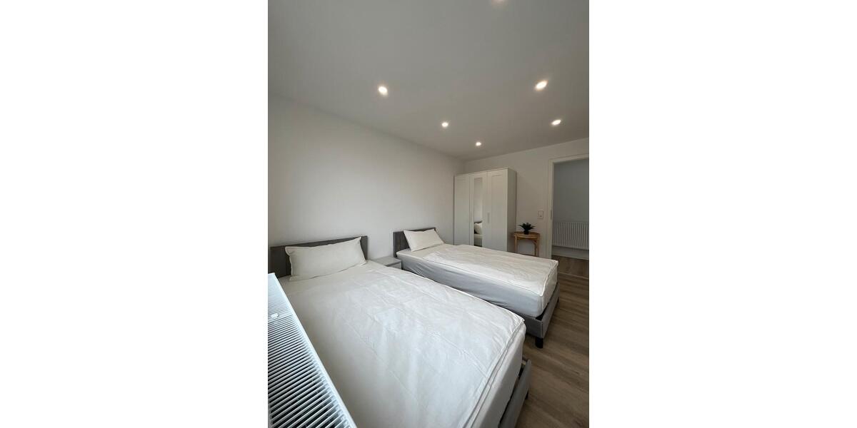 Etagenwohnung Sindelfingen - 4 Zimmer, 100 m&sup2;, 3.500&euro; | Angebot:25570940