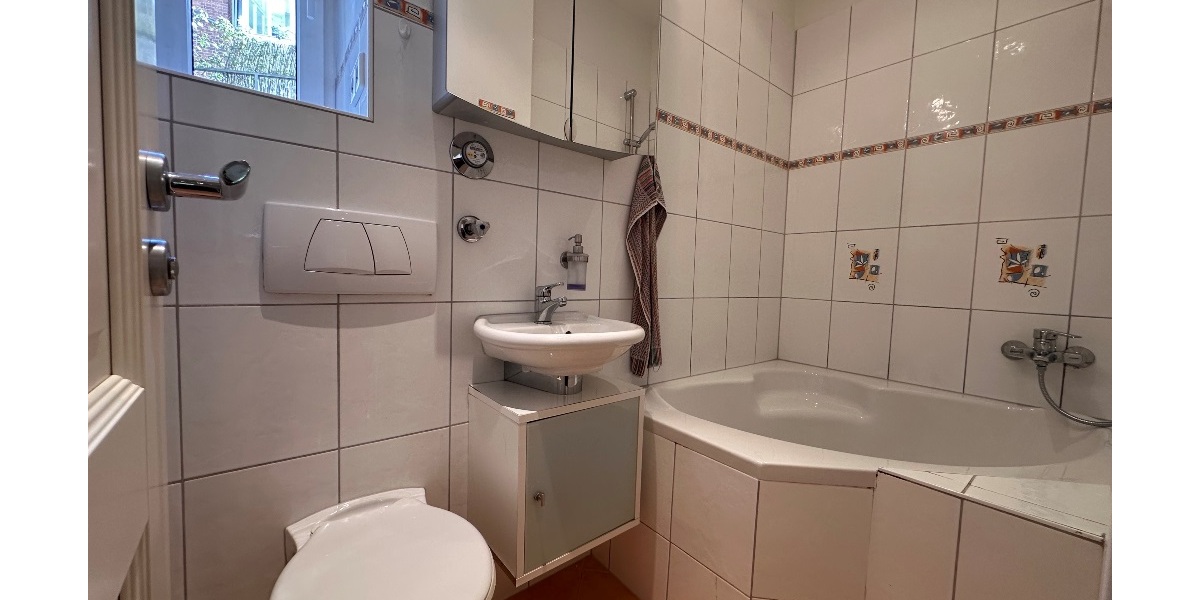 Gepflegte 3-Zi.-Altbauwohnung mit Balkon und großer Terrasse in Stuttgart-West - Erdgeschoßwohnung Stuttgart Stuttgart-West (Stadtbezirk) | Angebot:27505240