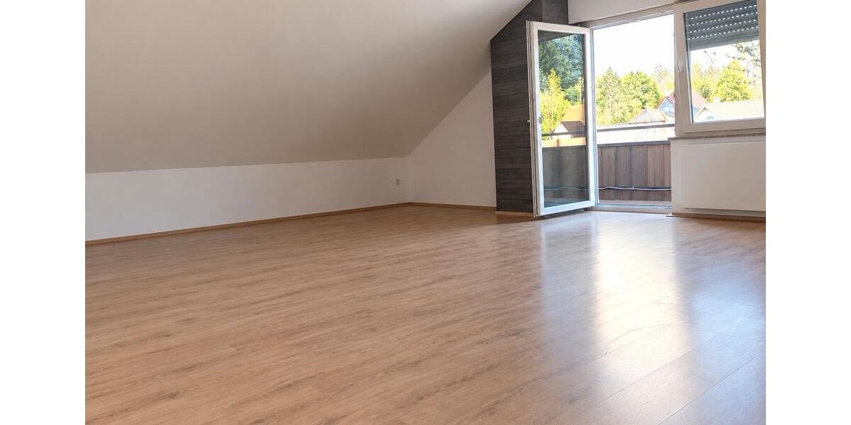 Dachgeschoßwohnung Vaihingen an der Enz - 3 Zimmer, 75 m&sup2;, 800&euro; | Angebot:27570598