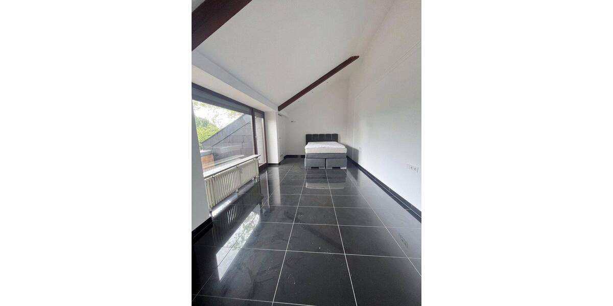 Reihenmittelhaus Stuttgart Nord - 7 Zimmer, 183 m&sup2;, 2.725&euro; | Angebot:26926626