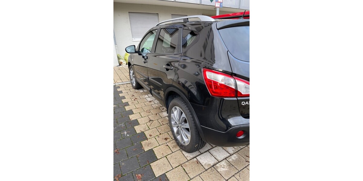 Nissan Qashqai 163.181 km 8.500 &euro; Stuttgart 70173