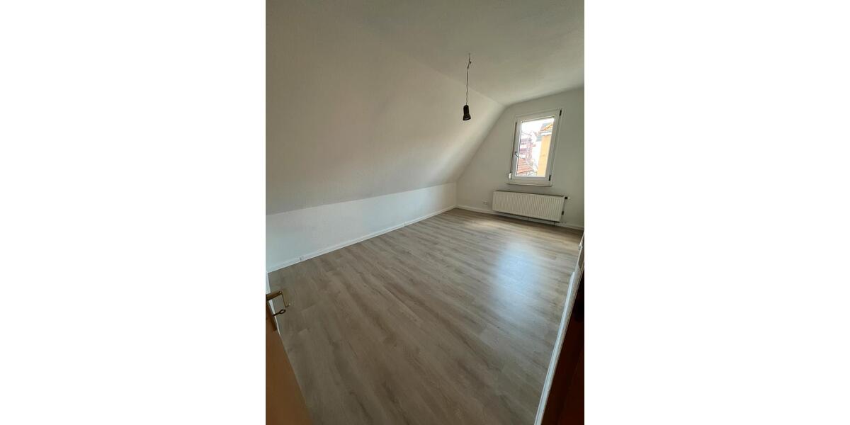 Dachgeschoßwohnung Stuttgart Zuffenhausen - 2 Zimmer, 50 m&sup2;, 900&euro; | Angebot:25312597