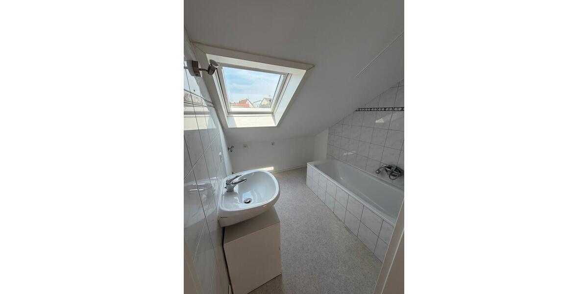 Dachgeschoßwohnung Winnenden - 3 Zimmer, 65 m&sup2;, 920&euro; | Angebot:27535615