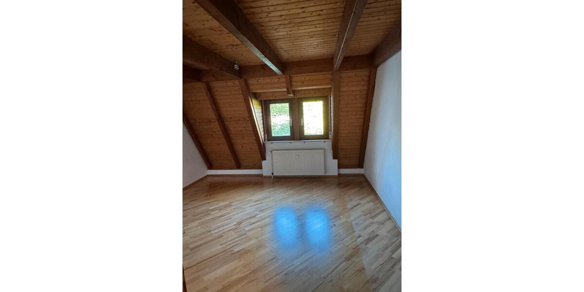 Dachgeschoßwohnung Fellbach - 4 Zimmer, 96 m&sup2;, 1.400&euro; | Angebot:26386662