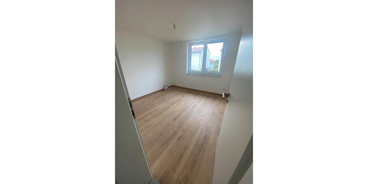 Etagenwohnung Freiberg am Neckar - 3 Zimmer, 80 m&sup2;, 1.270&euro; | Angebot:27568138