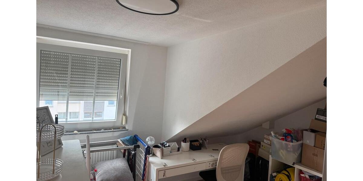 Dachgeschoßwohnung Weinstadt - 3 Zimmer, 65 m&sup2;, 1.100&euro; | Angebot:27543116