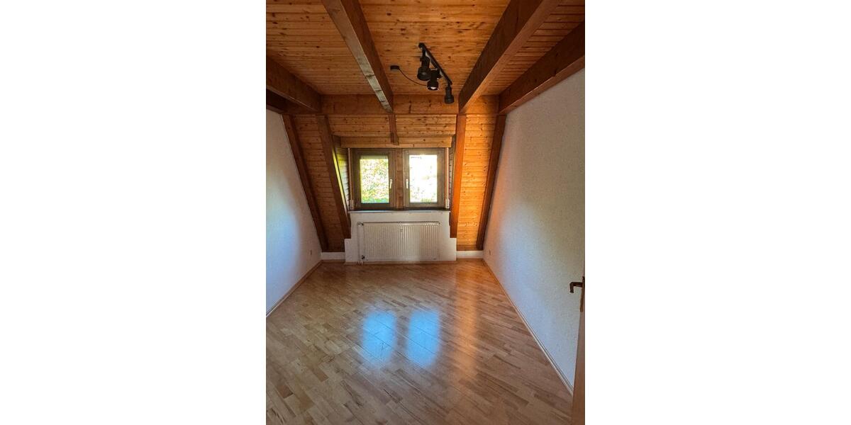 Dachgeschoßwohnung Fellbach - 4 Zimmer, 96 m&sup2;, 1.400&euro; | Angebot:26386662
