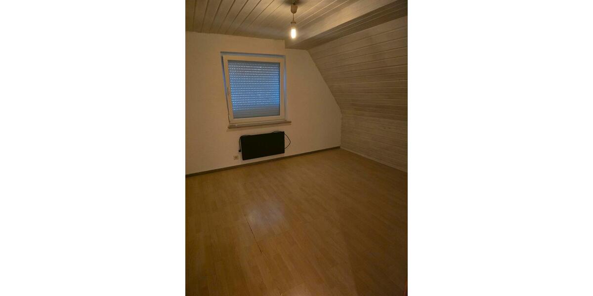Dachgeschoßwohnung Wernau (Neckar) - 5 Zimmer, 120 m&sup2;, 1.550&euro; | Angebot:26129560
