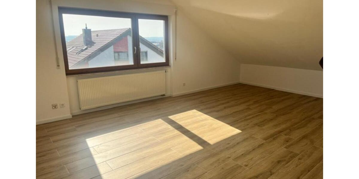 Dachgeschoßwohnung Friolzheim - 2.5 Zimmer, 86 m&sup2;, 1.100&euro; | Angebot:25794082