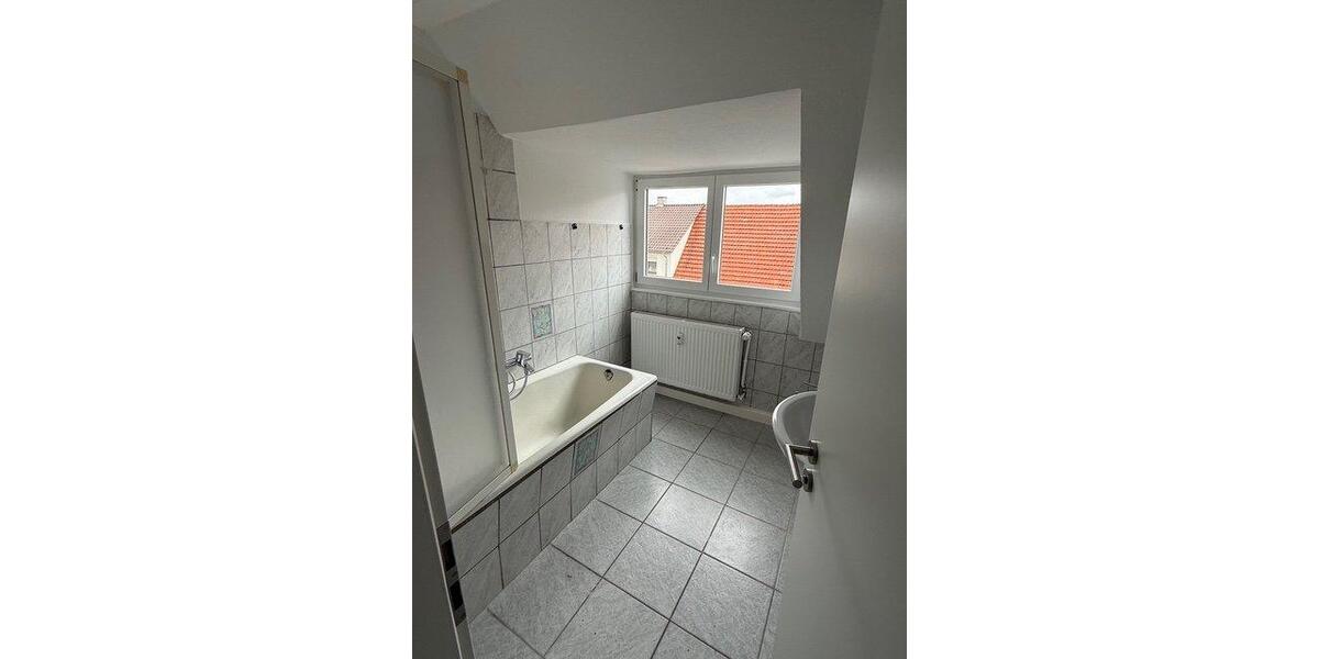 Dachgeschoßwohnung Löchgau - 4 Zimmer, 75 m&sup2;, 950&euro; | Angebot:27542674