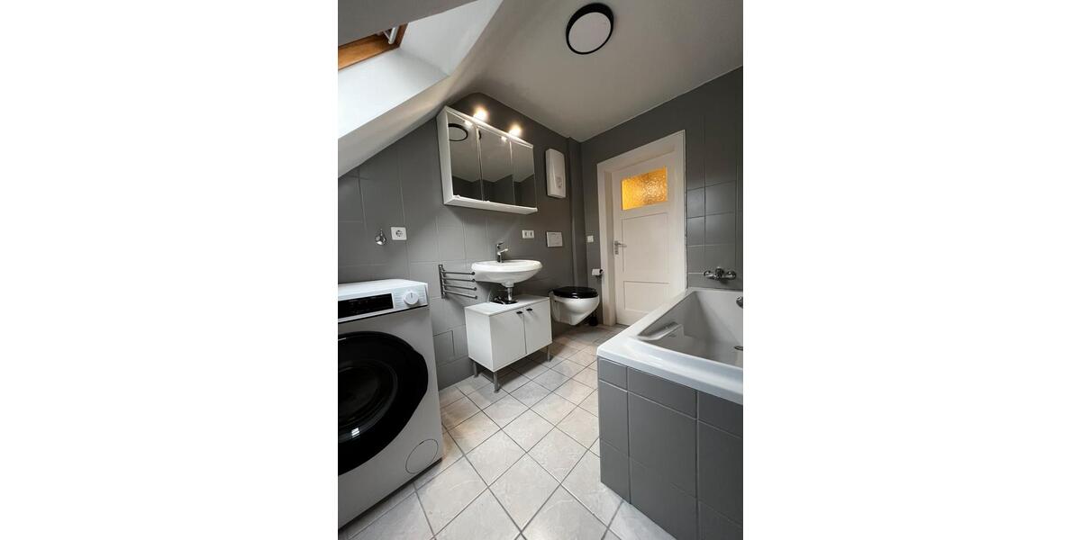 Dachgeschoßwohnung Fellbach - 20 Zimmer, 2 m&sup2;, 550&euro; | Angebot:25436771