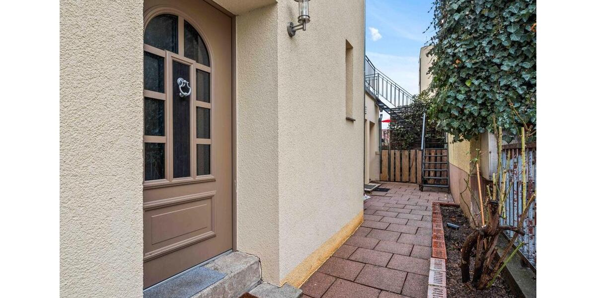Mehrfamilienhaus, Wohnhaus Stuttgart Zuffenhausen - 12 Zimmer, 233 m&sup2;, 954.000&euro; | Angebot:26446869