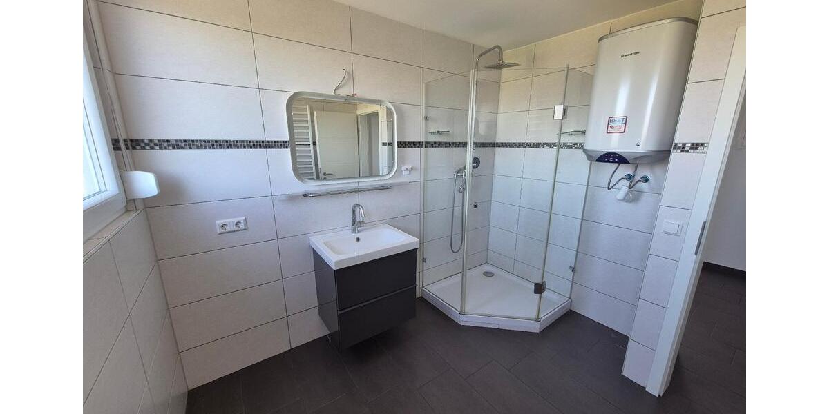 Dachgeschoßwohnung Sersheim - 3 Zimmer, 81 m&sup2;, 1.020&euro; | Angebot:25982331