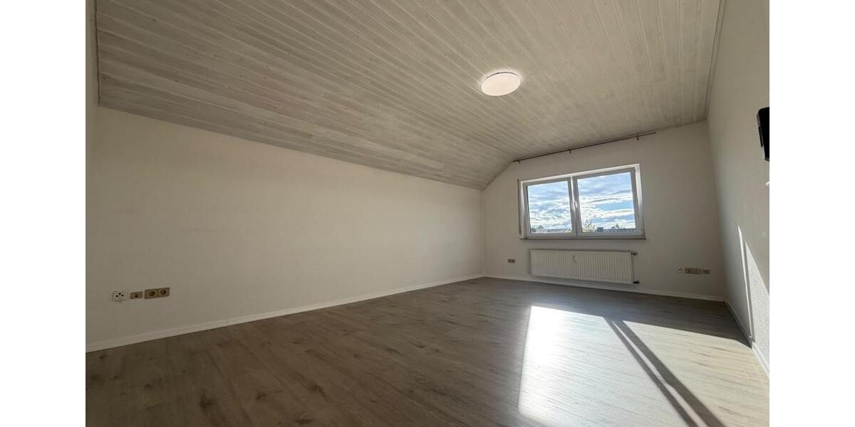 Dachgeschoßwohnung Rutesheim - 3 Zimmer, 68 m&sup2;, 950&euro; | Angebot:27570565