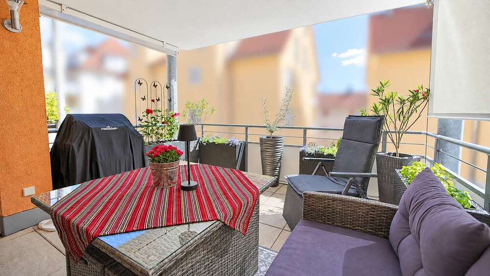 Großzügige 4,5 Zimmer-Wohnung mit großer überdachter Loggia, Aufzug und Tiefgarage in Plochingen - Etagenwohnung Plochingen | Angebot:27532372