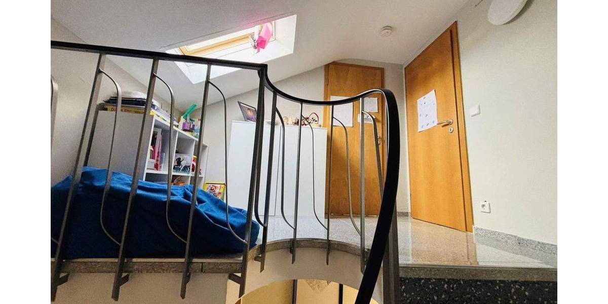 Reihenmittelhaus Fellbach Schmiden - 9 Zimmer, 184 m&sup2;, 749.000&euro; | Angebot:25654311