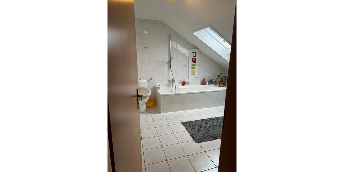 Dachgeschoßwohnung Möglingen - 3 Zimmer, 74 m&sup2;, 1.000&euro; | Angebot:25219379