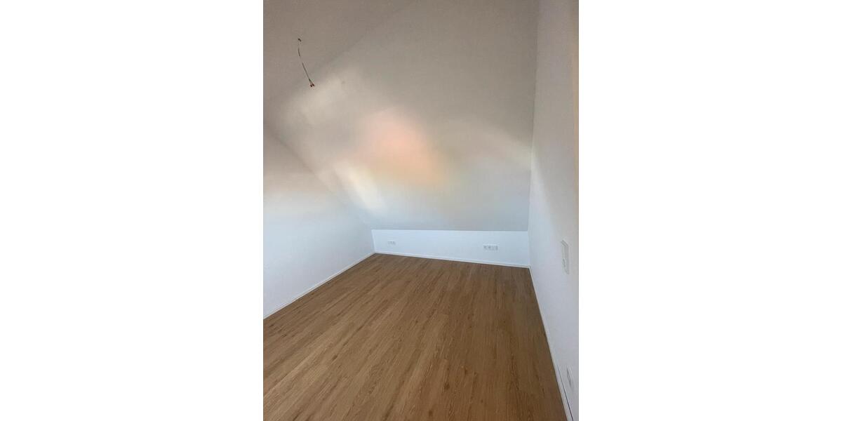 Dachgeschoßwohnung Denkendorf - 2.5 Zimmer, 28 m&sup2;, 600&euro; | Angebot:27540390