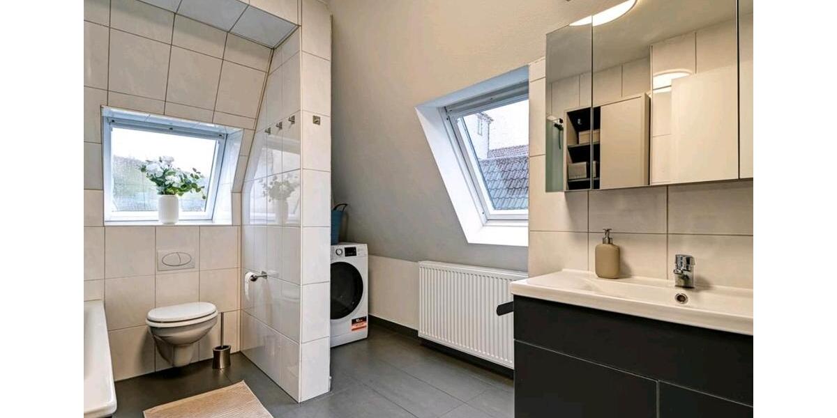 Dachgeschoßwohnung Stuttgart Luginsland - 3 Zimmer, 72 m&sup2;, 1.270&euro; | Angebot:27549806