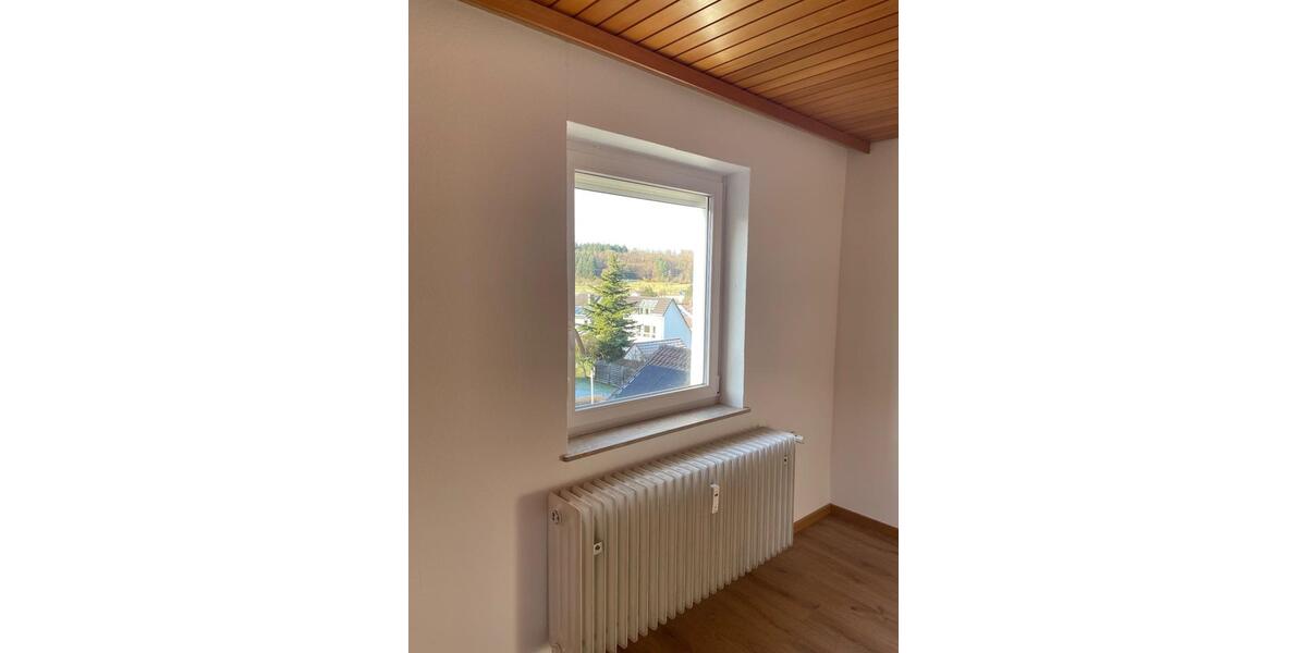 Dachgeschoßwohnung Mönsheim - 3 Zimmer, 70 m&sup2;, 820&euro; | Angebot:25791244