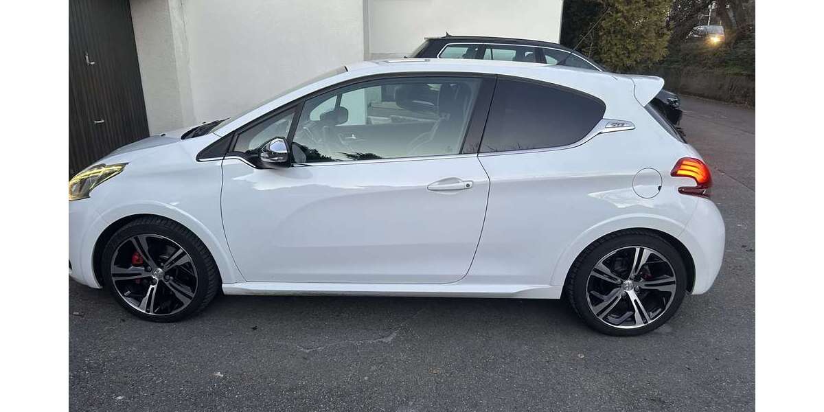 Peugeot 208 89.000 km 11.700 &euro; Waiblingen 71336