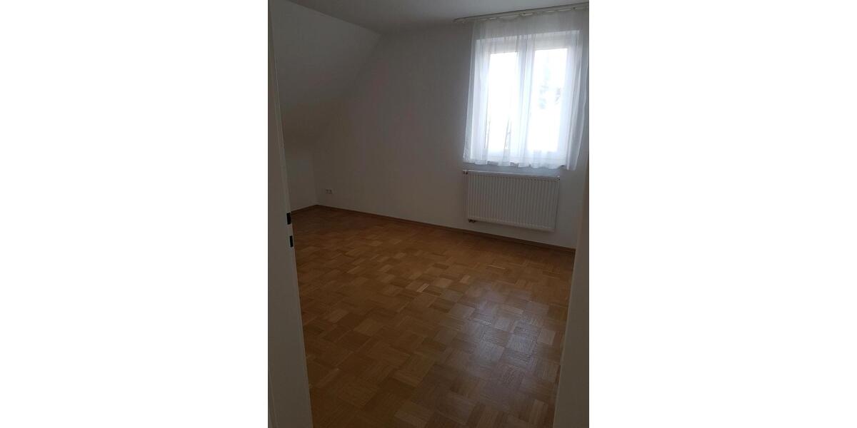 Dachgeschoßwohnung Stuttgart Vaihingen - 3 Zimmer, 64 m&sup2;, 1.100&euro; | Angebot:27570032