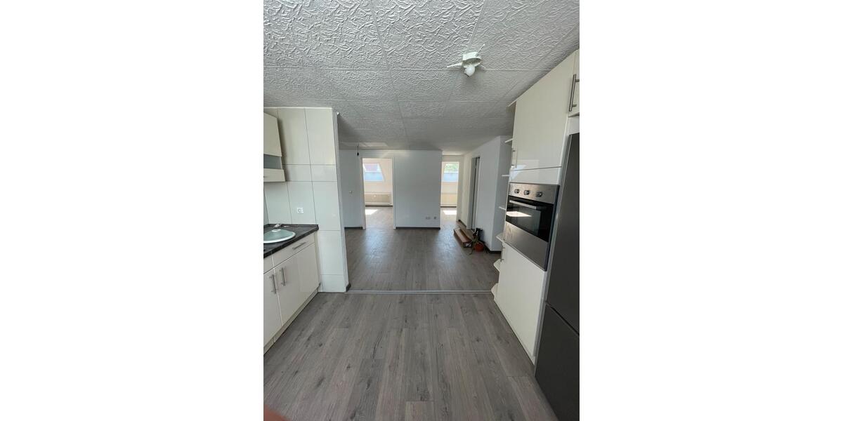 Dachgeschoßwohnung Esslingen am Neckar - 3 Zimmer, 70 m&sup2;, 1.300&euro; | Angebot:27535368