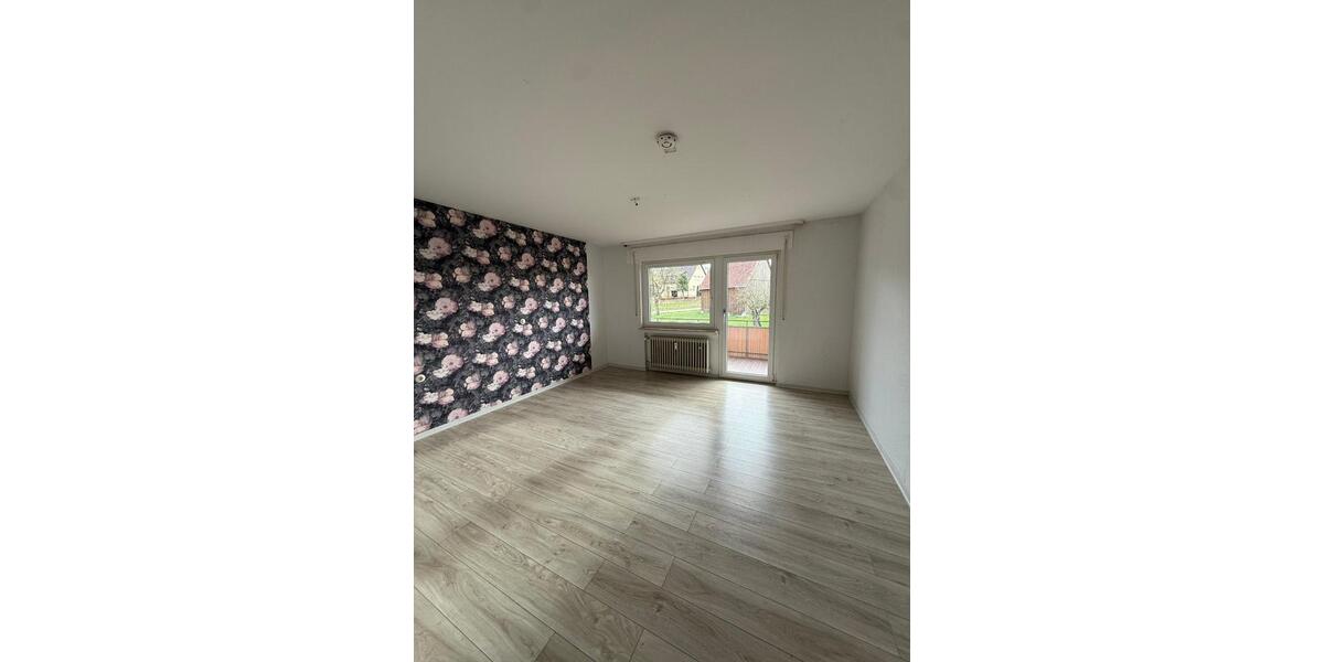 Etagenwohnung Backnang - 3.5 Zimmer, 105 m&sup2;, 1.000&euro; | Angebot:25251560