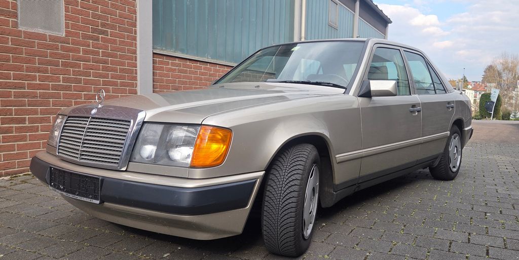 Mercedes-Benz 260 123.527 km 11.900 &euro; Fellbach 70736