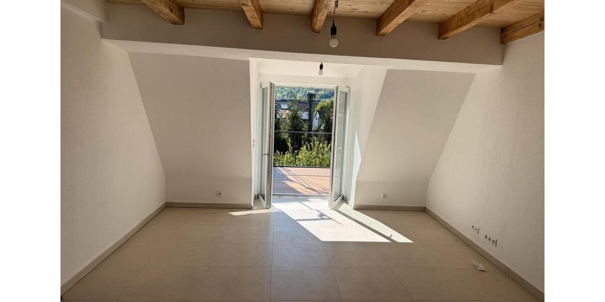 Dachgeschoßwohnung Schorndorf - 4 Zimmer, 100 m&sup2;, 1.350&euro; | Angebot:27569571