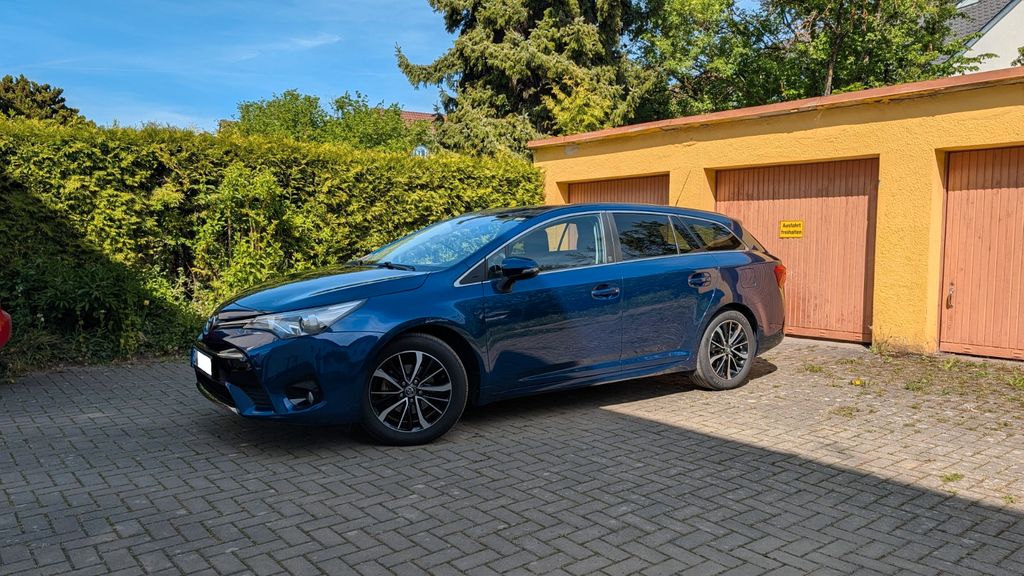 Toyota Avensis 77.900 km 16.800 &euro; Stuttgart 70567