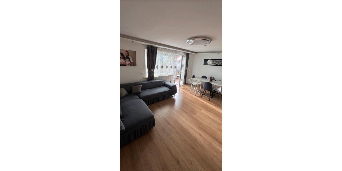Etagenwohnung Böblingen - 4 Zimmer, 100 m&sup2;, 2.200&euro; | Angebot:25989325